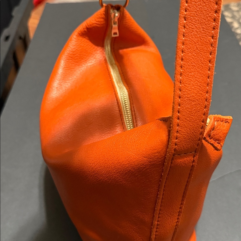 Elegant Orange Leather Shoulder Bag - Picture 11 of 16